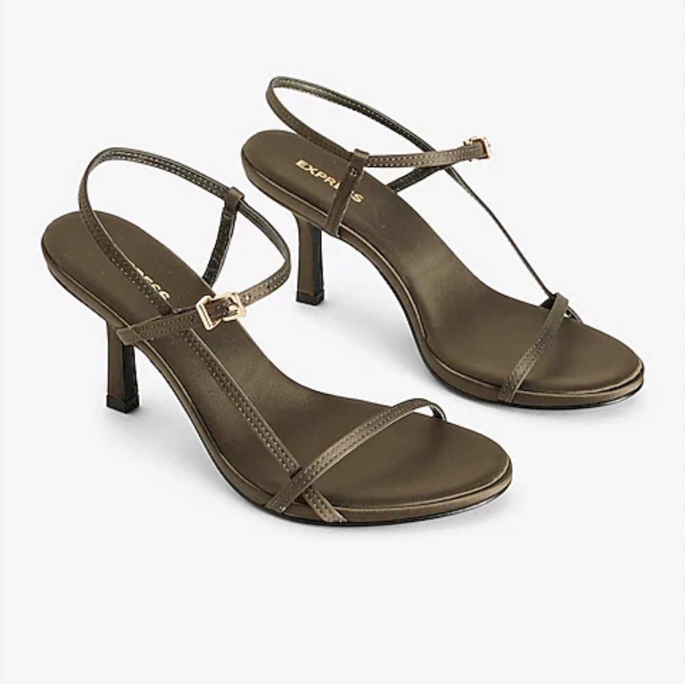 Express Strappy Sandals Olive color size 7 NWT and dustbag